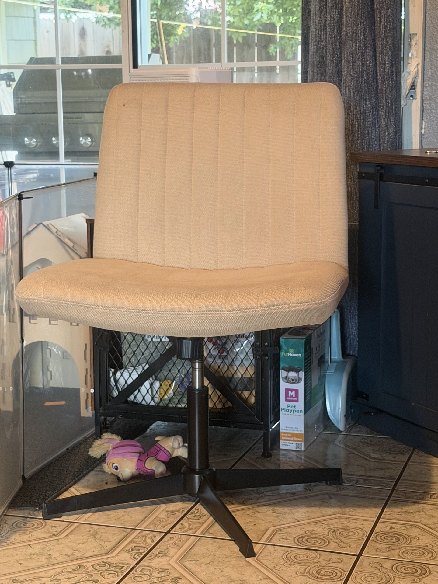 Criss cross chair