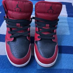 Travis Scott Size 7 Jordan 1 Size 6