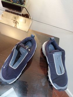 Nike  Women's  Sneaker,  Blue,  Sz 7.5.  $20.  (great condition/worn a couple times)