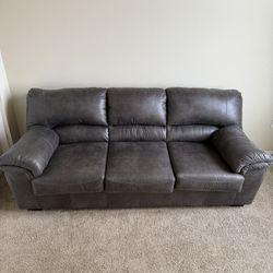 Couch With Full Size Pull-Out Bed