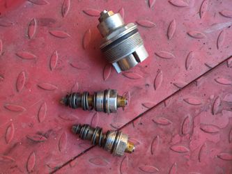 Yamaha R6 Fork Cap And Screws 