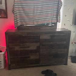 Dresser!