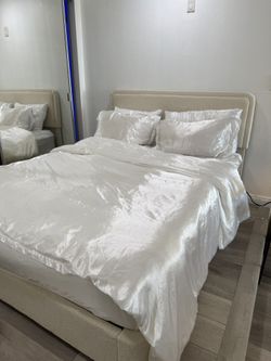 Cream Bouclé Upholstered Bed Frame & Headboard (Queen) – Like New