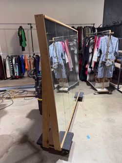 Mirror on wheels