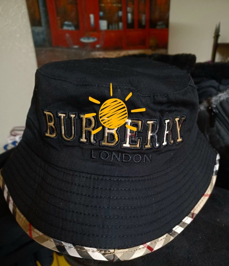 All NEW 
Women's Burberry Hat