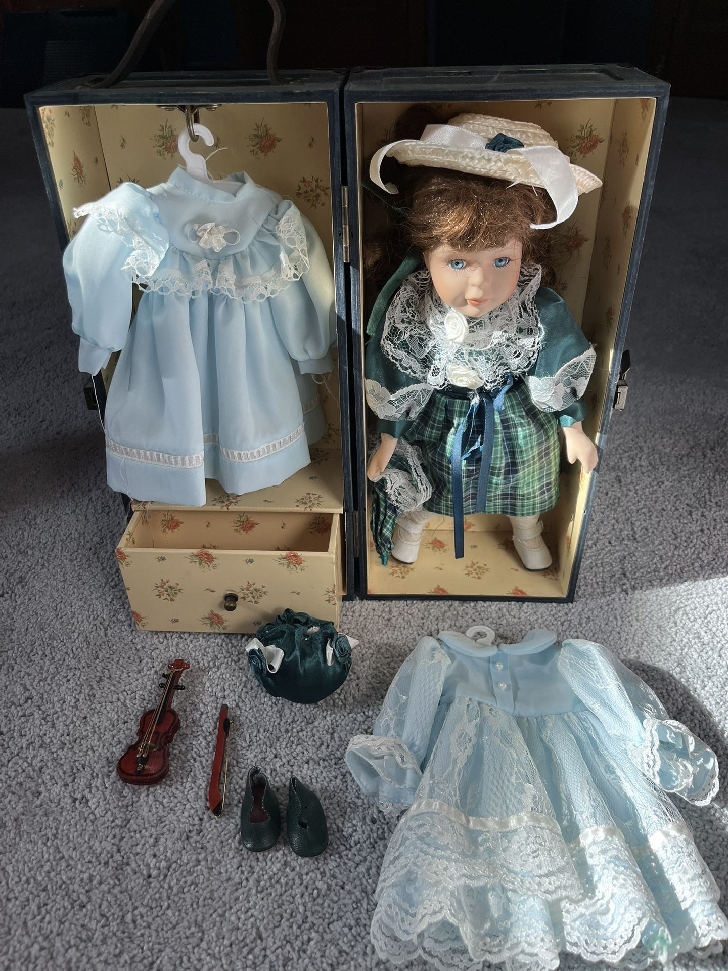 Victorian Doll With Her Own Closet/trunk