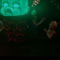 HALLOWEEN PROP, LED BABY ZOMBIE HEAD/BUCKET & TOMBSTONE W/SKULLS, FIRM.