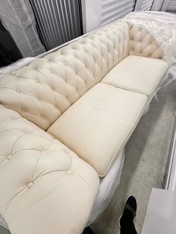 Beautiful Gallery Furniture Colchester sofa in G1117 Ivory.