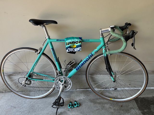 Bianchi Giro Men’s Road Bike In Celeste Green
