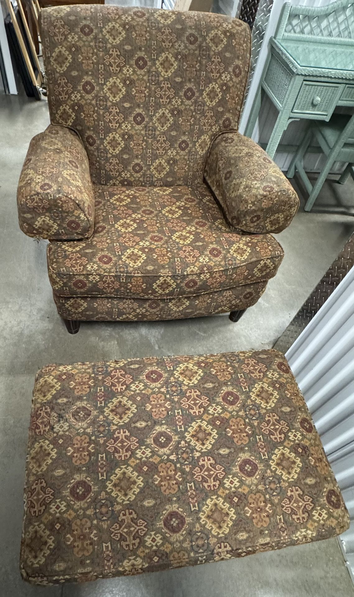 Used Very Pretty Accent Chair With Matching Ottoman