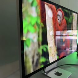 Apple Studio Display 27 inch, Tilt Adjustable Standard Glass Computer Monitor Screen