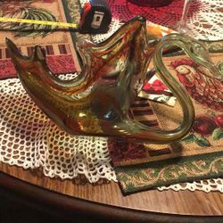 a beautiful glass swan its6 inches tall 13 inches long and 9 inches wide 