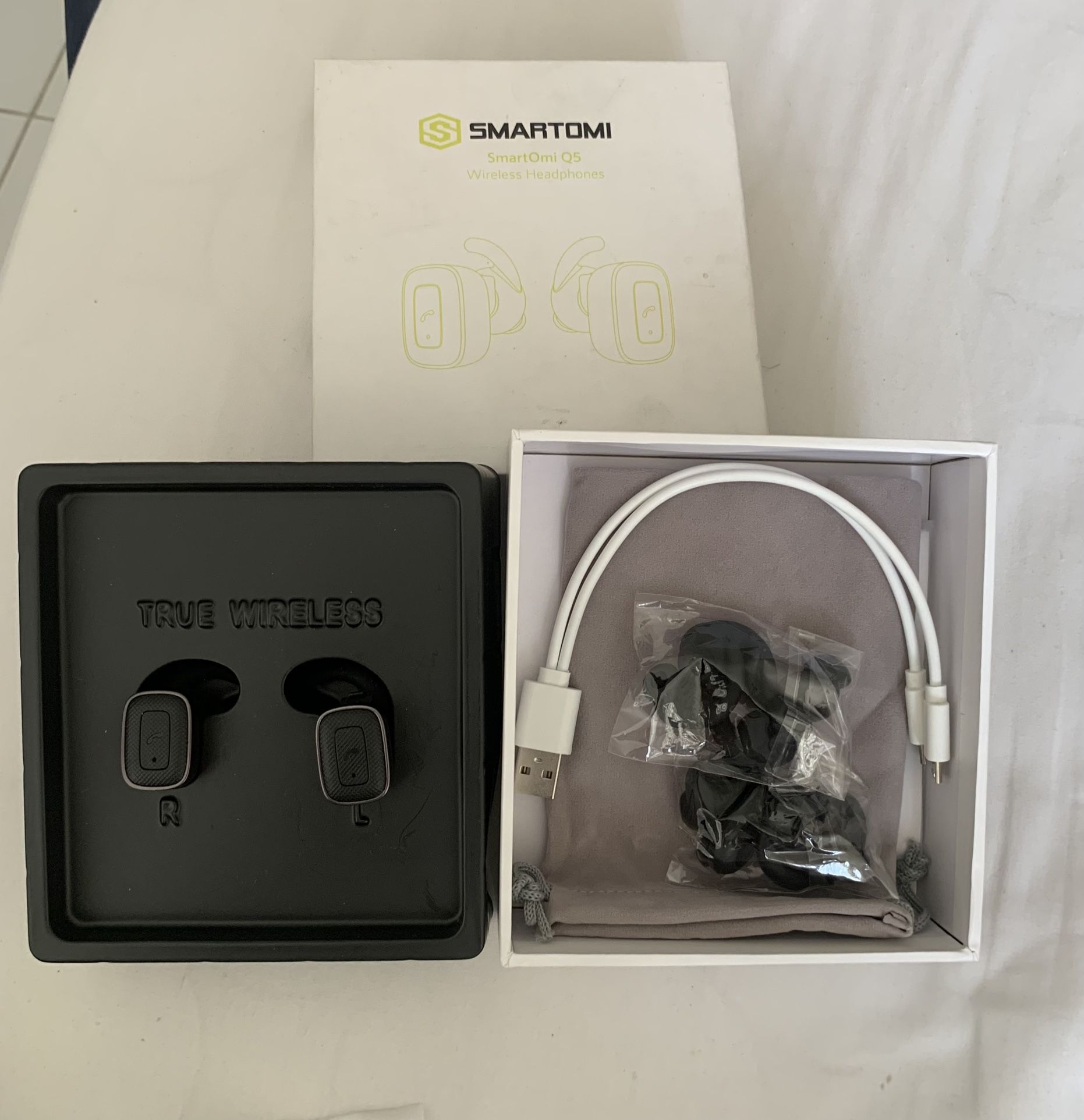 SmartOmi Q5 Wireless Headphones - Brand New 