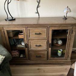 Console/cabinet/dresser
