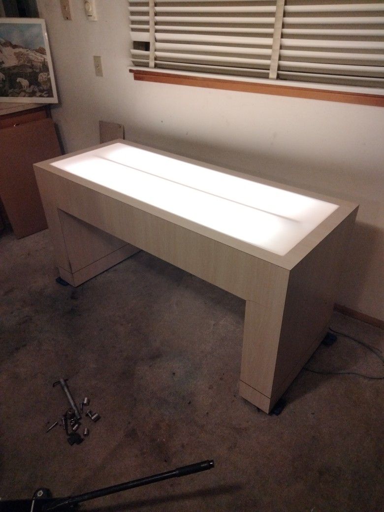 Jonti Craft Giant Oak Lighted Inspection/Craft Table Like New