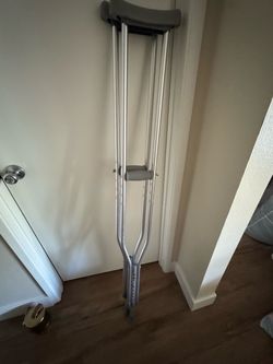 Adult crutches