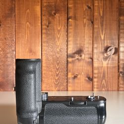 Canon PB-E2 Power Drive Booster W/AA Battery Holder for EOS-1, EOS-1N, EOS-3, or  1V Film Cameras