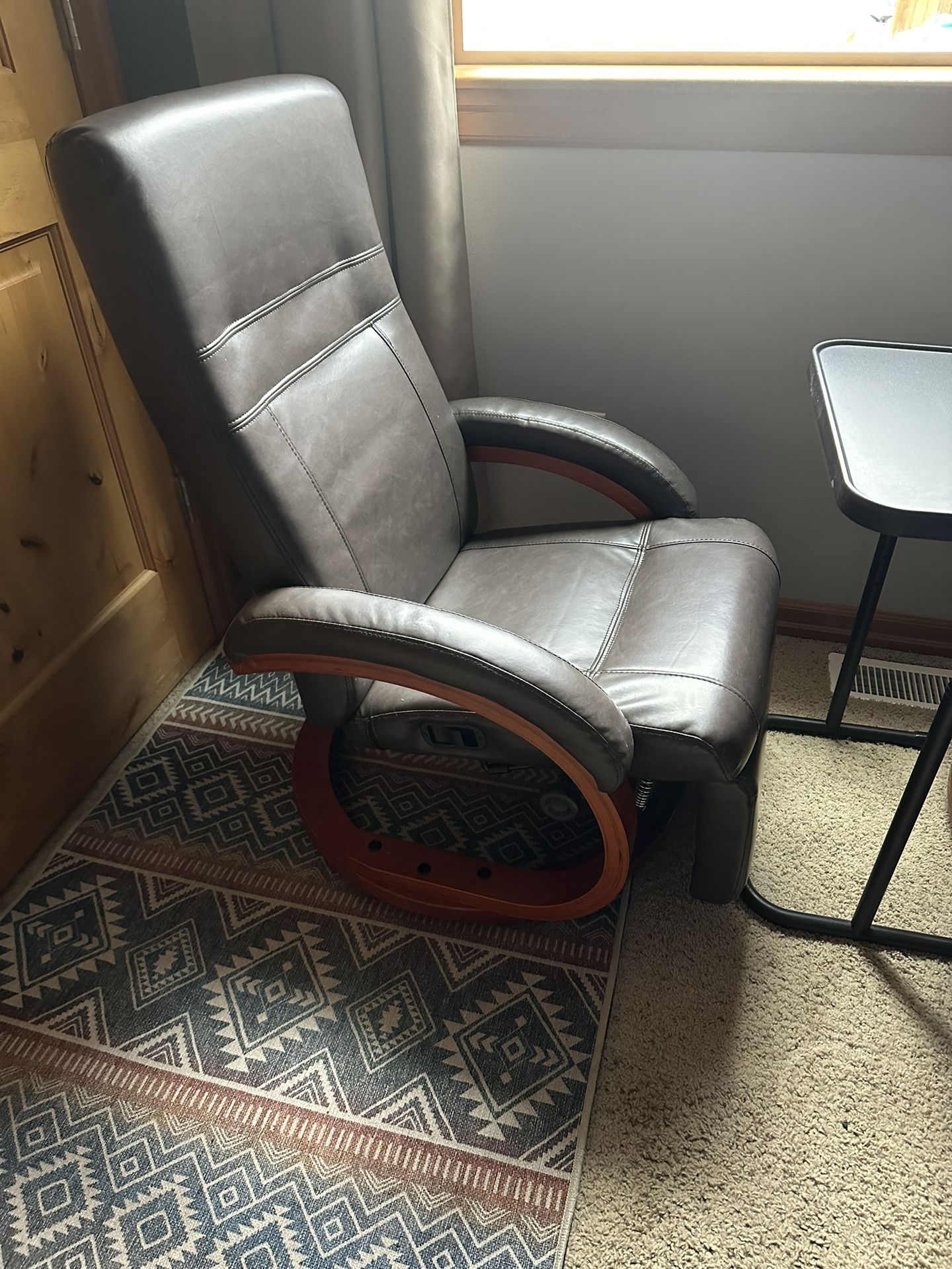 Thomas Payne RV Euro Recliner for Sale in Snohomish, WA OfferUp