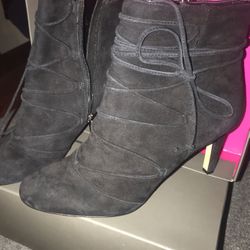 VINCE CAMUTO SUADE BLACK BOOTIE