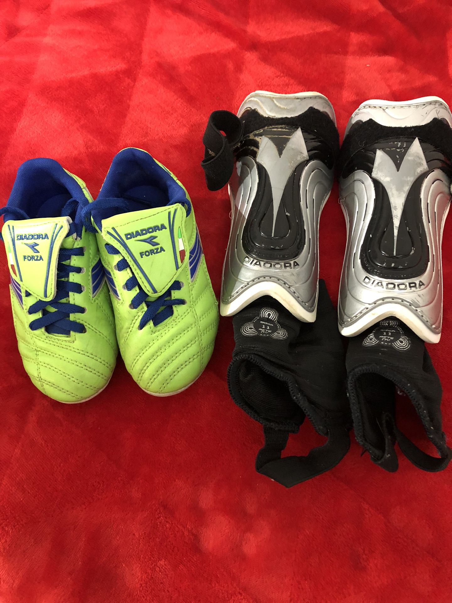 Diadora Kids Soccer Cleats And Shin Guards Size 11 