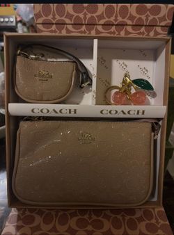 Bag with cherry accesory