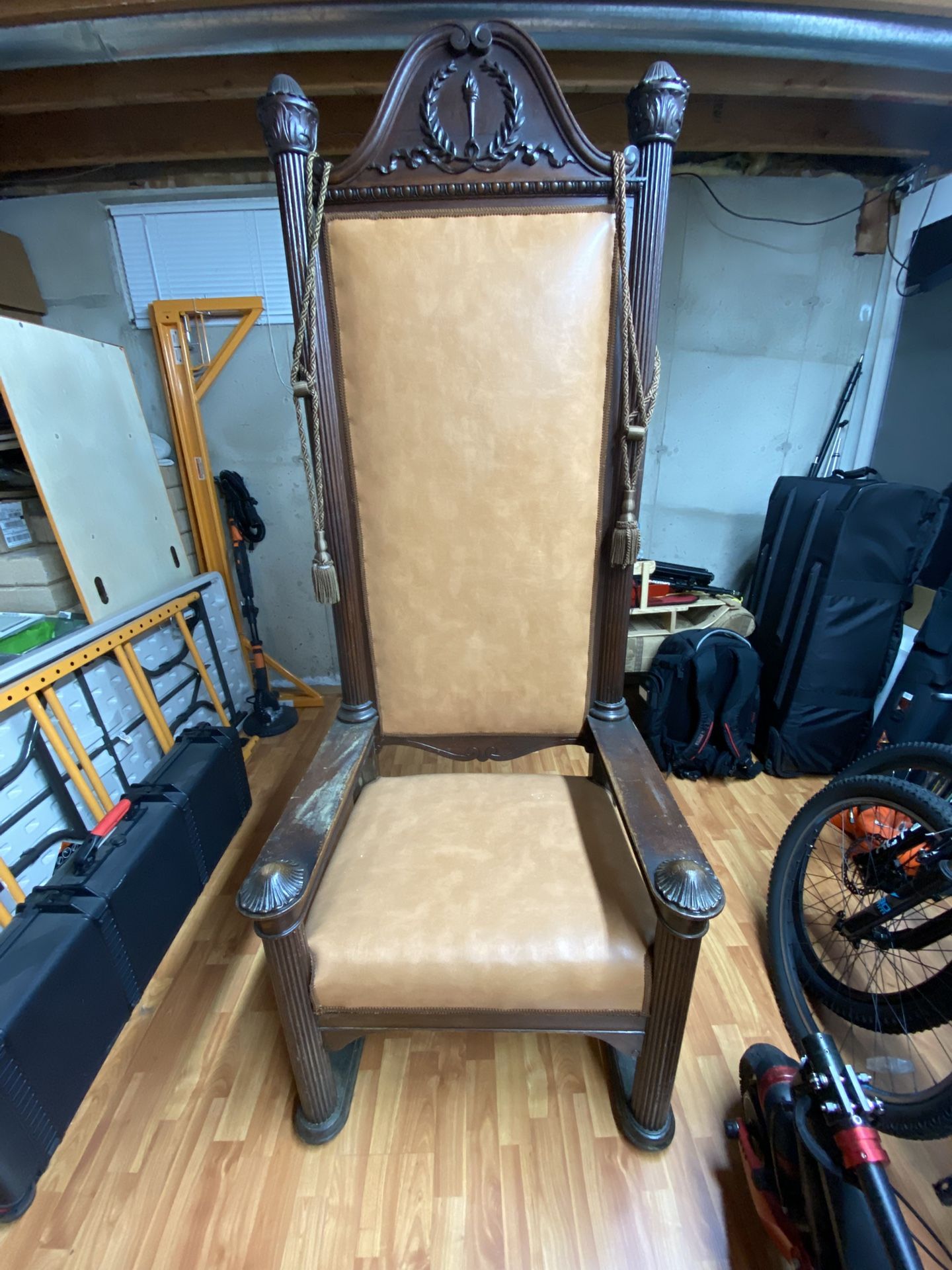 1800 Hundreds Throne Chair