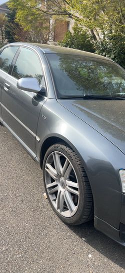Audi S8 V10