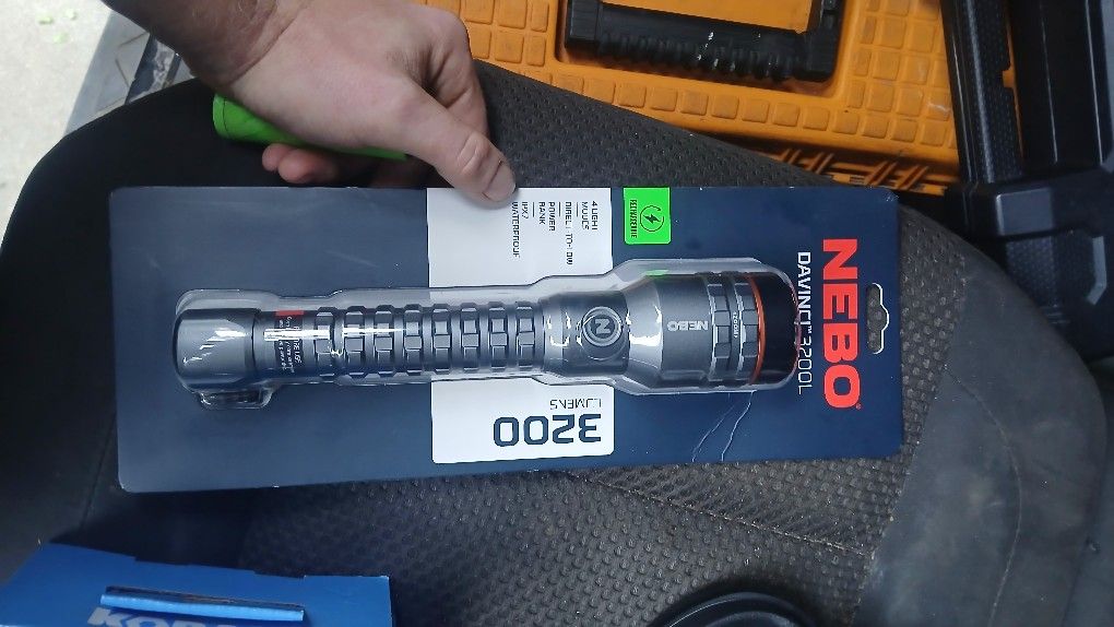 Neebo Flashlight