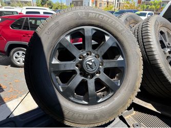 2023 RAM 2500/3500 Laramie Night Edition Wheels Like-new Michelin Defender LTX M/S (285/60R20) $1,200