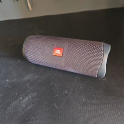 JBL Flip 5 Bluetooth Speaker