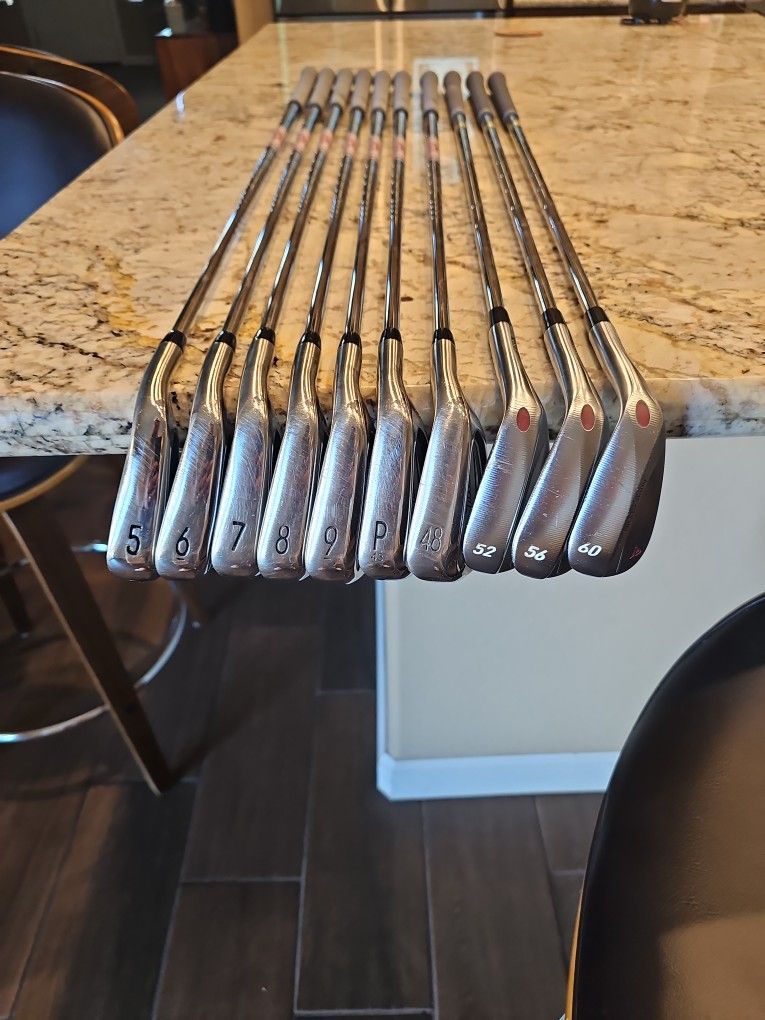 Titliest Golf Clubs 