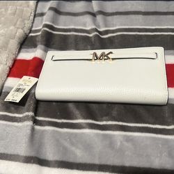 Beautiful wallet tag still on it looking for offers negotiable