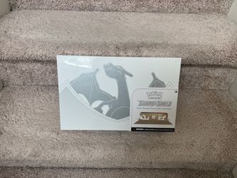 Pokémon Sword & Shield Charizard Ultra-Premium Collection