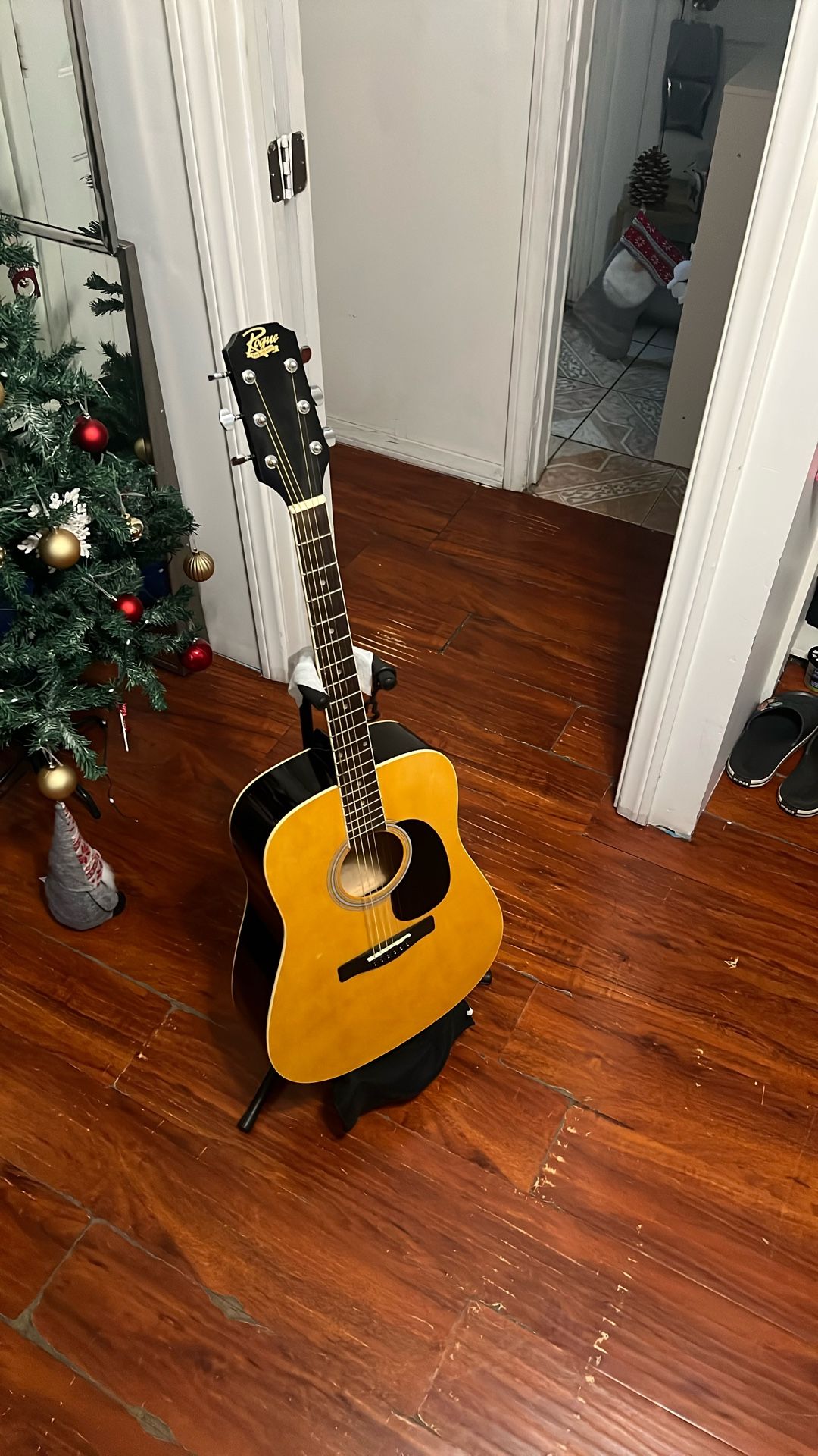 Rogue Acoustic Guitar