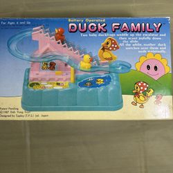 Battery Operated Duck Family Toy From 1987, Designed By Toplay (T.P.S) Of Japan