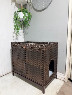 Cat litter box