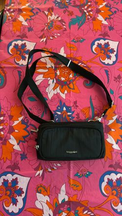 Baggalini fanny pack travel bag