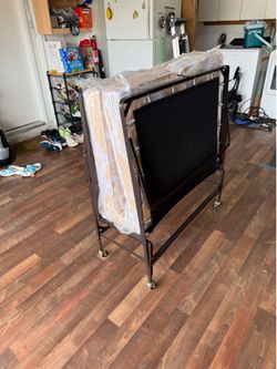 Foldable twin bed with mattress