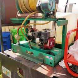 Spray  pressure washer complete    Water tank  Spraying gun in a case Used o