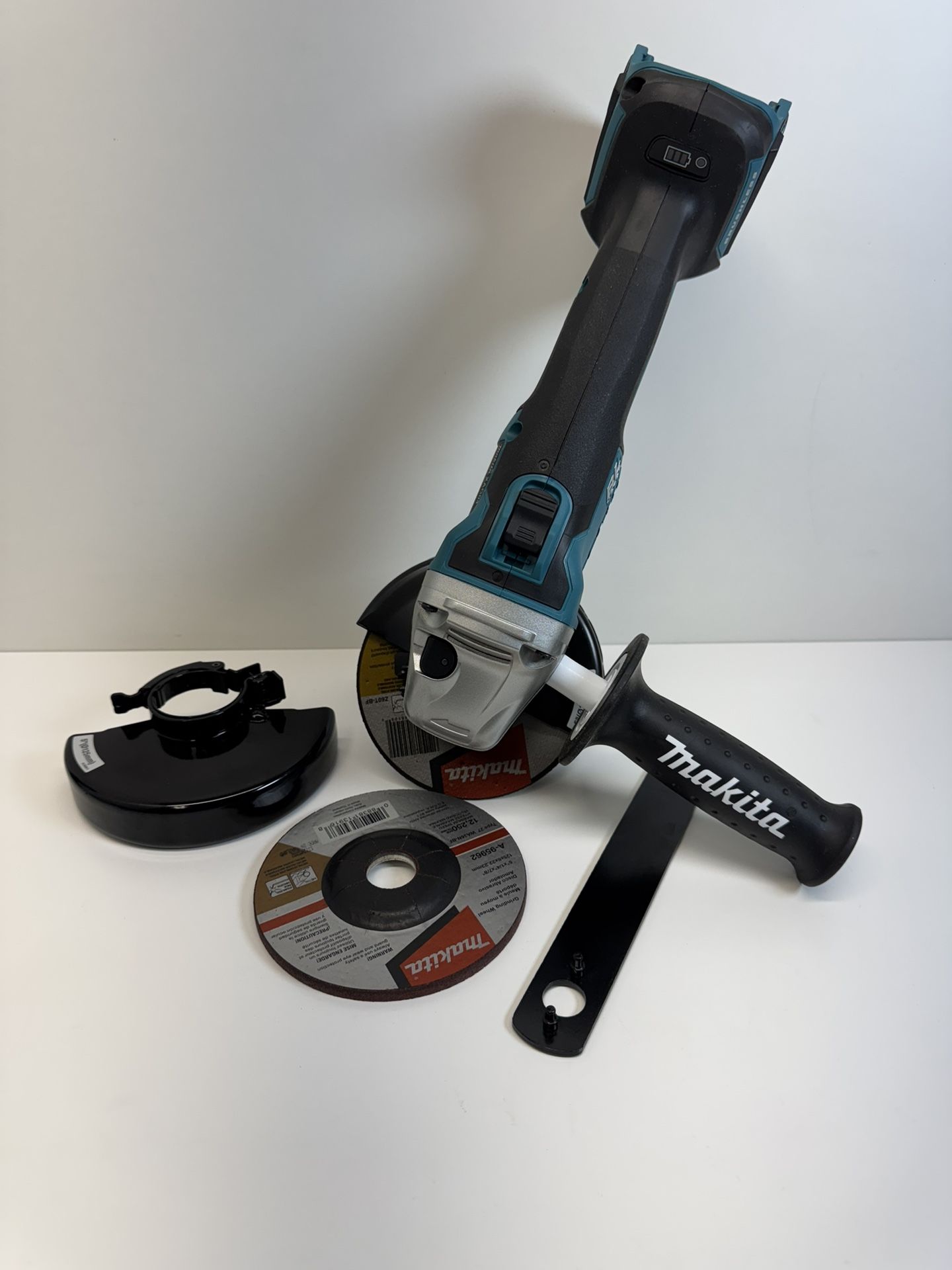 Brand New Makita 18V LXT Lithium-Ion Brushless Cordless 4-1/2 in./5 in. Cut-Off/Angle Grinder (Tool-Only)