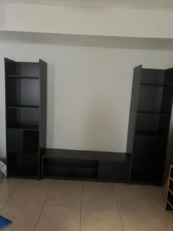 Entertainment center