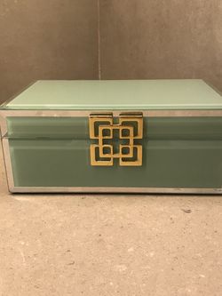 New Acrylic Jewelry Box