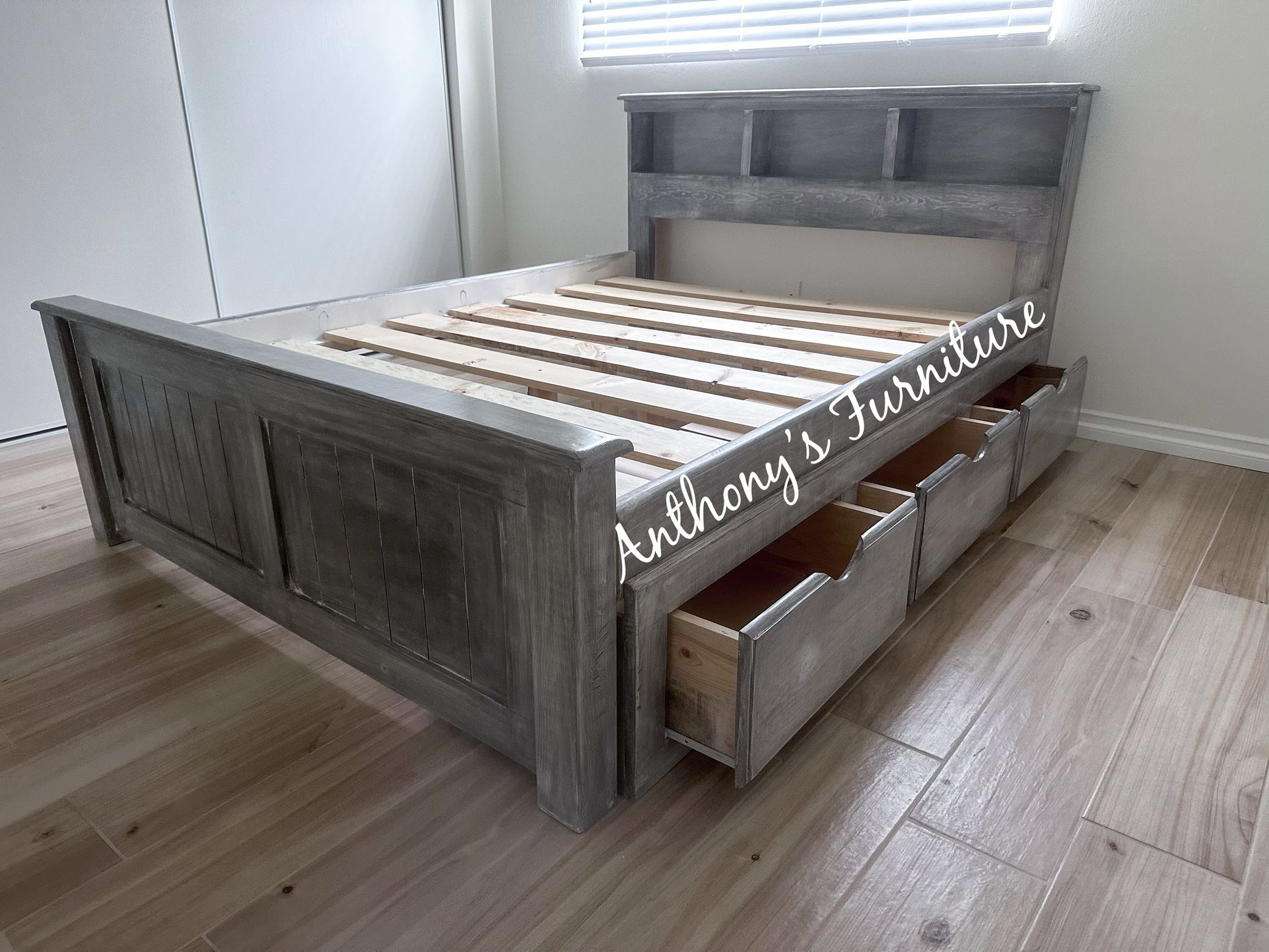 Solid Wood Queen Size Bed Frame W/ Drawers 