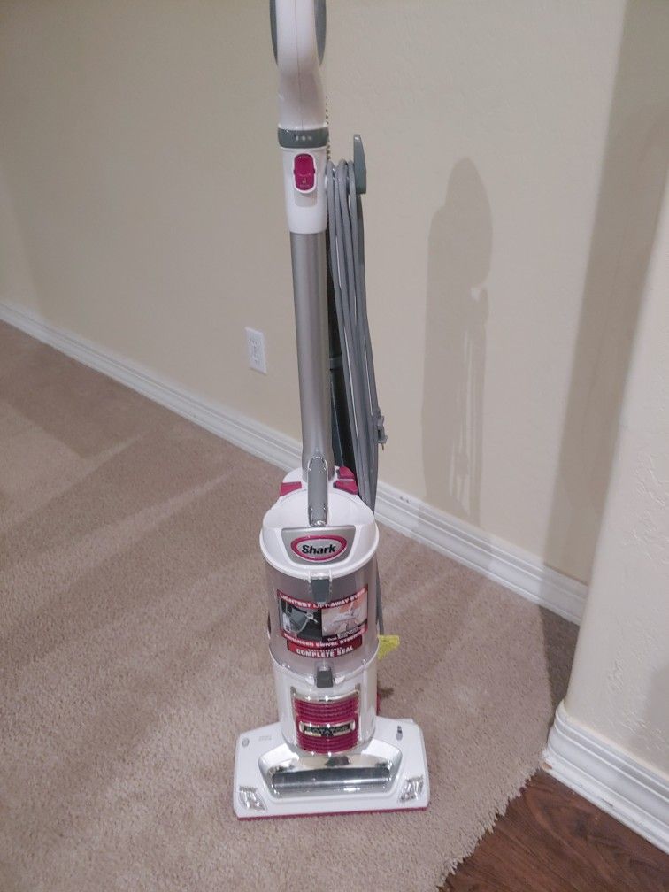 Shark - Rotator Slim-Lift Away Bagless Upright Vacuum - Gray/Red/White