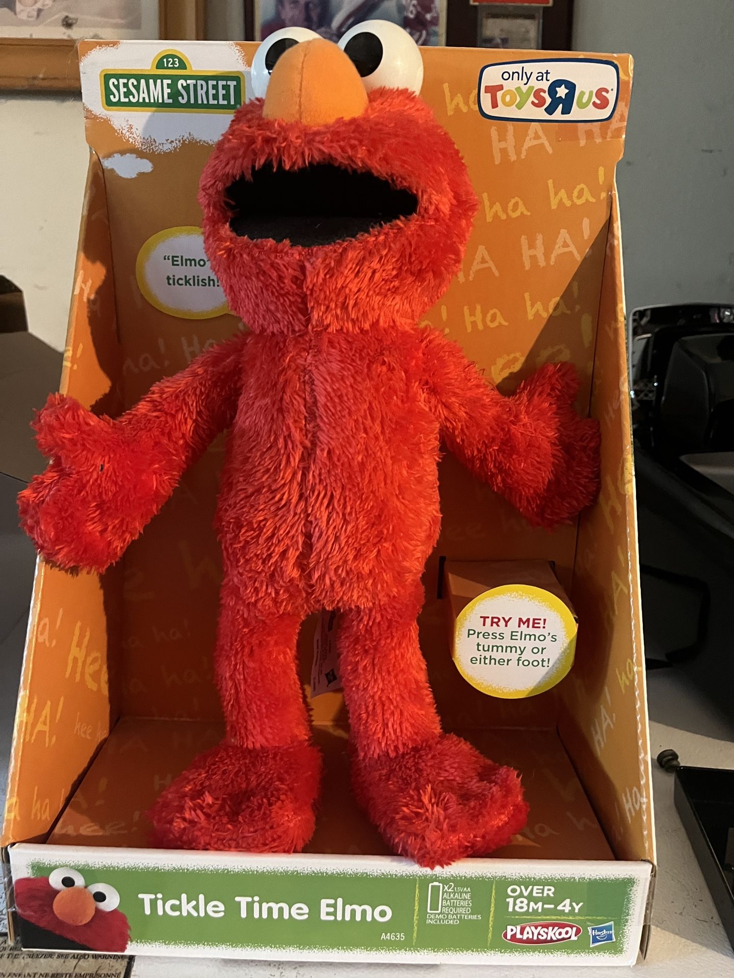 Tickle Time Elmo “Toys R Us” Version-Brand New In Box