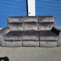 Reclining Sofa | Gray Fabric | Southern Motion Furniture |