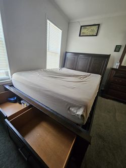 Entire queen bed and dresser