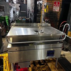 Cleveland tilting skillets 