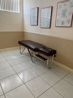 Chiropractic Adjustment Table w/ Face Hole