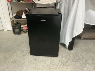 Galanz 2.7 Cu Ft Single Door Mini Fridge Black Compact Dorm Refrigerator .